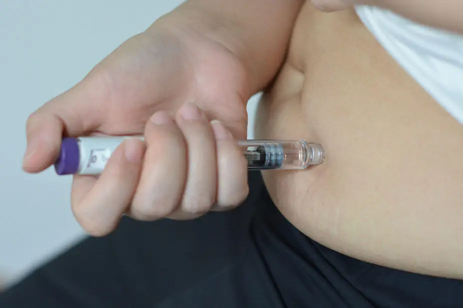 Retatrutide: Complete Guide to Benefits, Dosage, Injection Sites, Side Effects & Expected Results